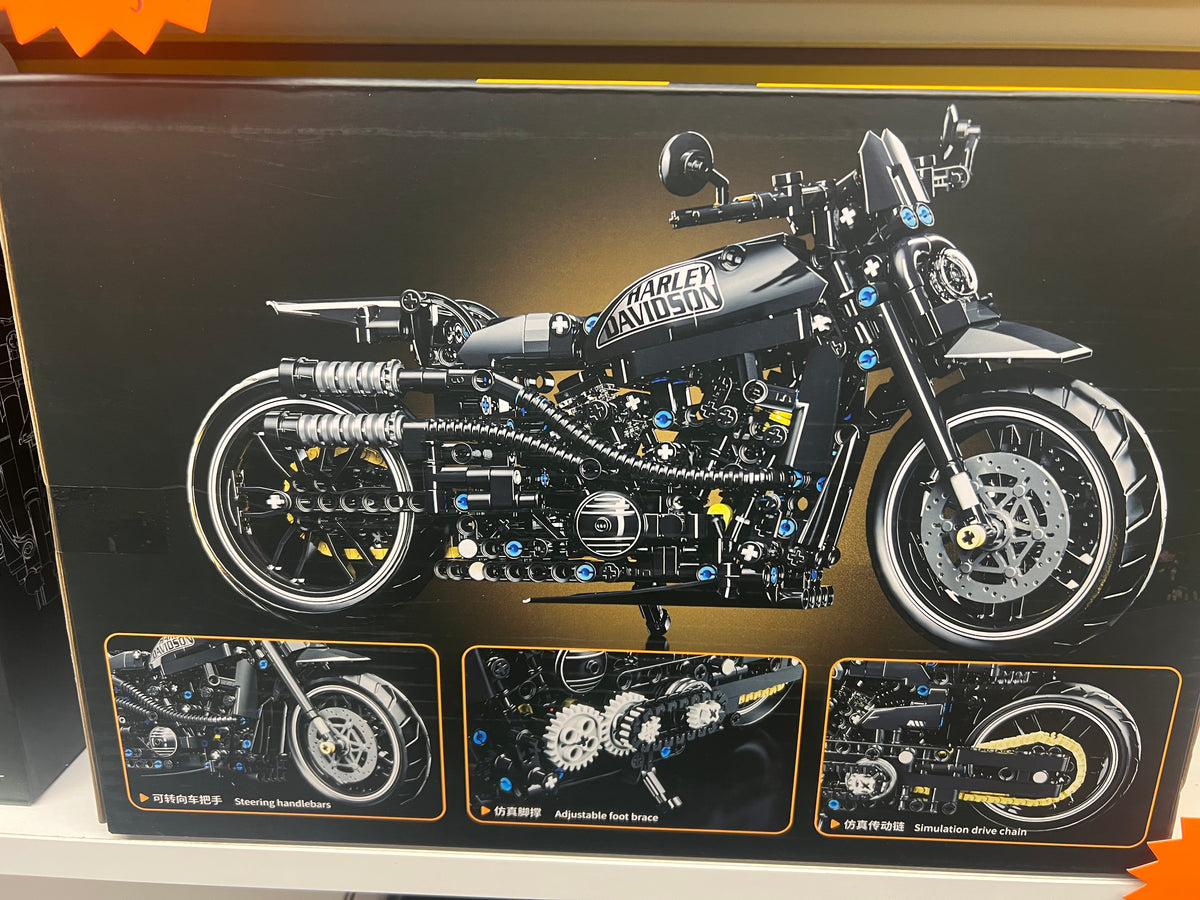 LEIMAO H1127 Harley Davidson Inspired Motorcycle Building Set – 680 Pieces